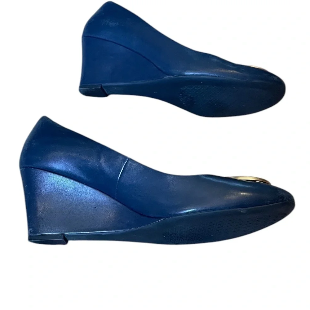 Tory Burch Chelsea Leather Navy Block Heels Women's Shoes Gold Medallion Size‎ 7